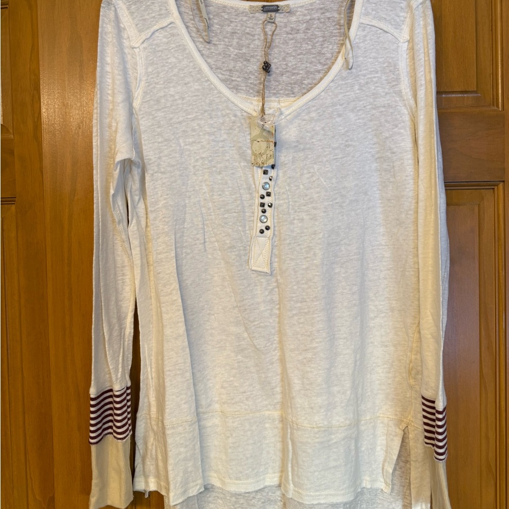 Gimmicks by BKE Cream Long Sleeve Top with Striped Cuffs NWT